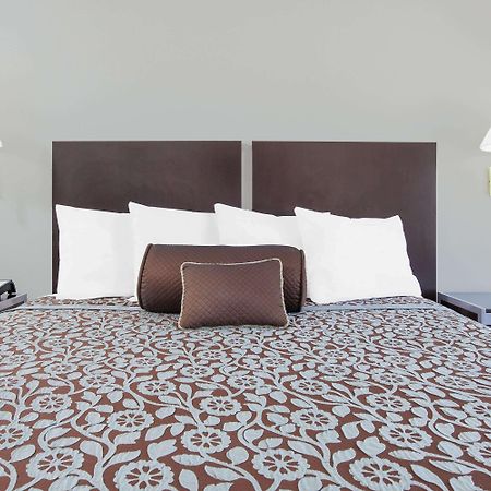 Days Inn By Wyndham Market Center Dallas Love Field Exteriér fotografie