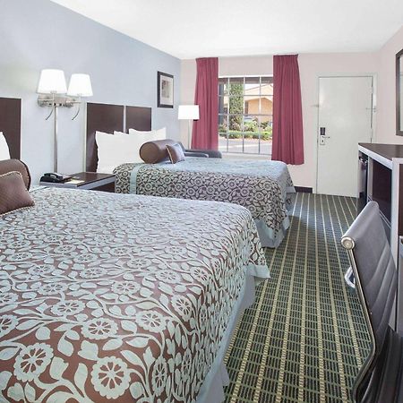 Days Inn By Wyndham Market Center Dallas Love Field Exteriér fotografie