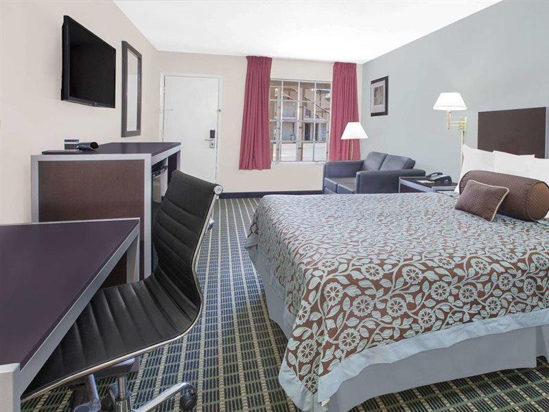 Days Inn By Wyndham Market Center Dallas Love Field Exteriér fotografie