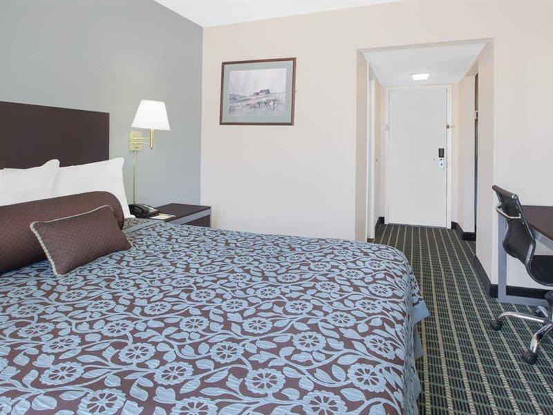 Days Inn By Wyndham Market Center Dallas Love Field Exteriér fotografie
